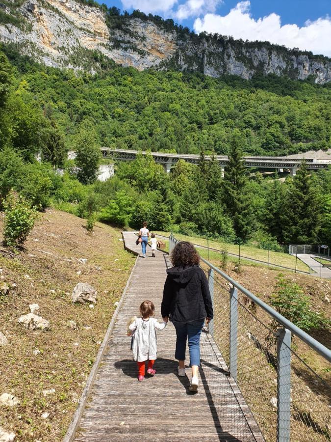 Home Nantua Studio Meubles Ain-Jura Luaran gambar